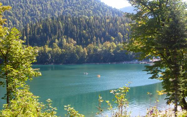Красота озера Рица