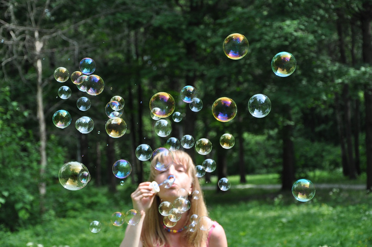 Покажи картинку пузыри. Мыльные пузыри. Разноцветные мыльные пузыри. Воздушные пузыри. Летающие мыльные пузыри.